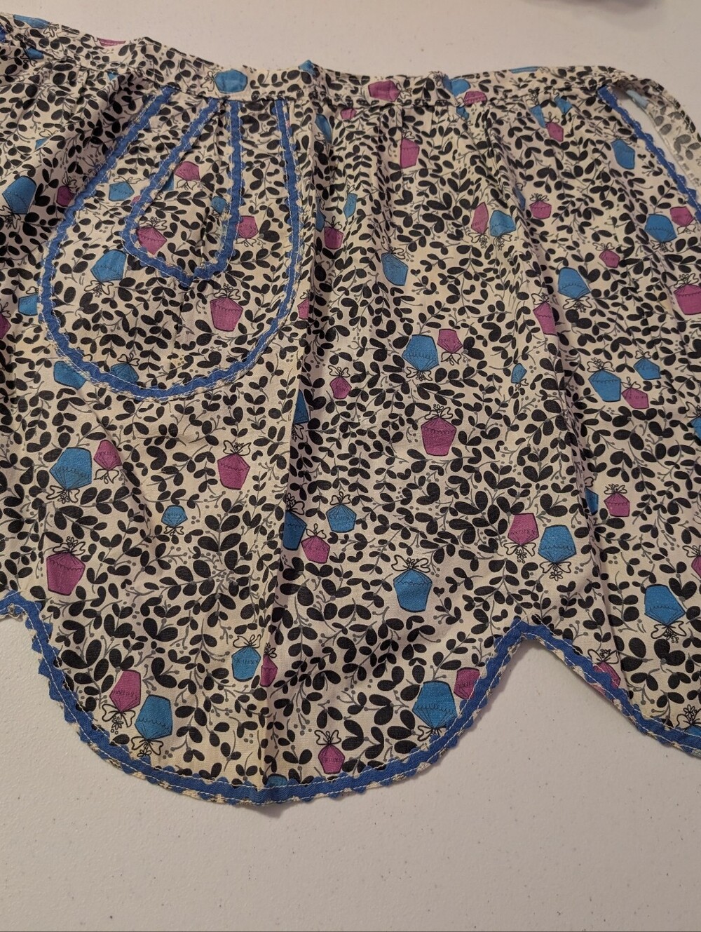 Vintage Half Apron Kitchen Laundry Farmhouse Pocket Abstract Pattern w Rick Rack